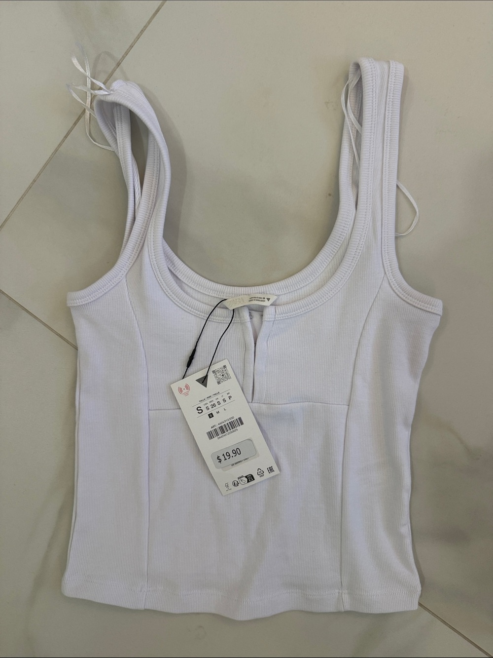 Zara White Ribbed Tank Top – Classic Scoop Neck